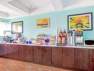Days Inn & Suites By Wyndham Ozone Park/Jfk Airport New York Exterior photo